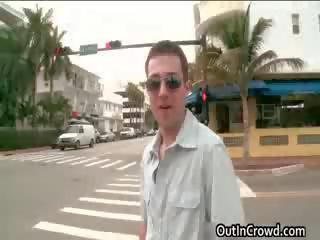 Dude gets his fine pénis sucked on pantai 3 by outincrowd