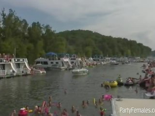 First-rate babes partei schwer auf boot während spring pause