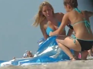 Sincer film la plaja - frumos bikini fund