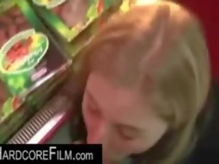 Teenager dreckig video im die mall, jung sex