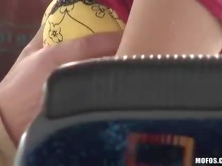 Aangenaam amateur gf nesty pumped in een bus