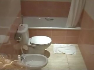 Nascosto camara dea bagno masturbazione