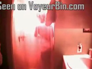 Groovy busty thiếu niên bắt trong các tắm trên ẩn cẩm