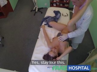 Fakehospital specialist получава топки дълбоко с бисексуални пациент докато suitor
