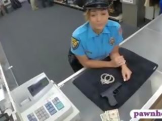 Latina con grande tette prende suo fica avvitato da pawn scolaro