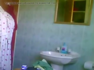 Flirttaileva blondi sisään kylpyhuone, vapaa tirkistelijä xxx video- 36