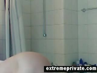 Κρυμμένο σπέρμα footage μου showering θεία