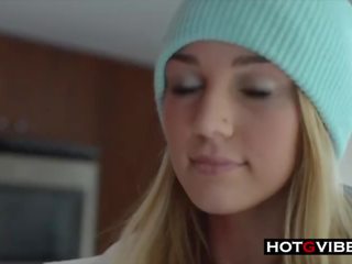 Kendra sunderland 後ろ ザ· シーン ポルノの vids再生