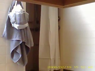 Espionaje sexy 19 año viejo amante showering en habitación baño