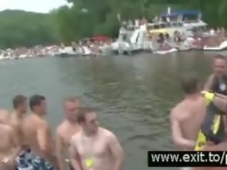 Публичен парти възрастен видео с див тийнейджъри