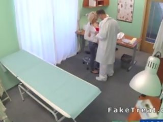 Medyczne student pieprzy w imitacja szpital