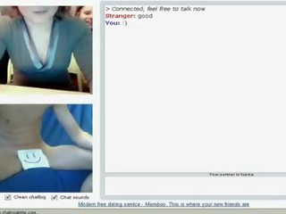 Rapariga vestida gajo nu amadora webcamming smiley rosto johnson para três