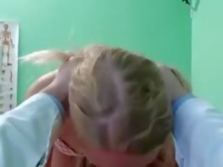 Blond mit nicht schlüpfer ficken dr. im büro