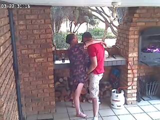 Caméra espion cc la télé soi catering accomodation couple baise sur avant porch de la nature reserve