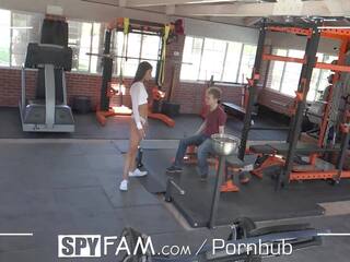 Spyfam step bro tutulan spying on step sis working out