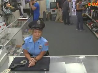 巨乳 拉丁 警察 女人 拧 硬
