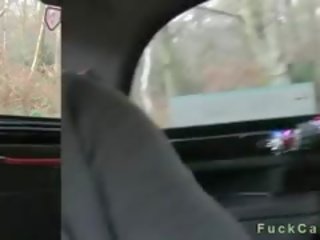 Obrovský kozy britské bohyne fucked a pička cummed v falošný taxi